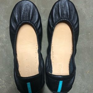 Bnwt Tieks Flats in Black in size 7